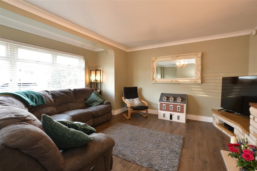 Property photo 3 of 15 Lounge