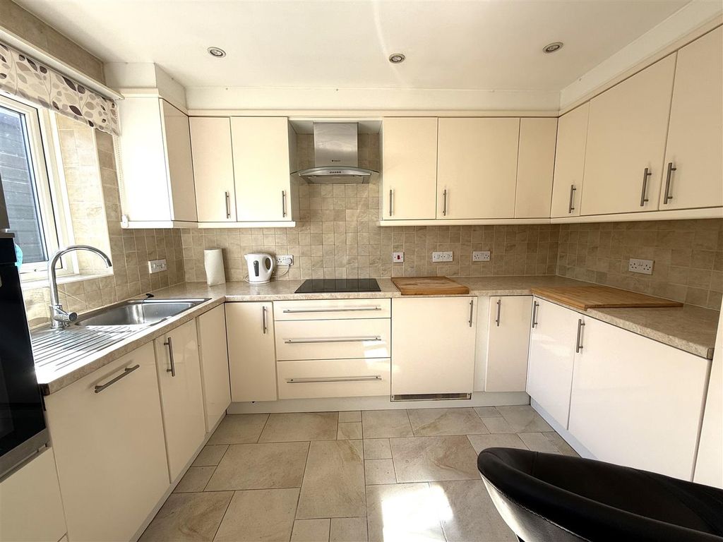 Property photo 3 of 13 7 Mayflower Drive New Kitchen.Jpeg
