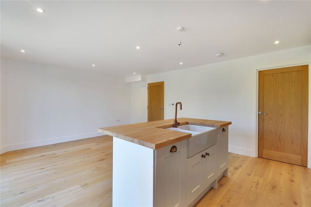 Property photo 3 of 17 Kitchen / Dining