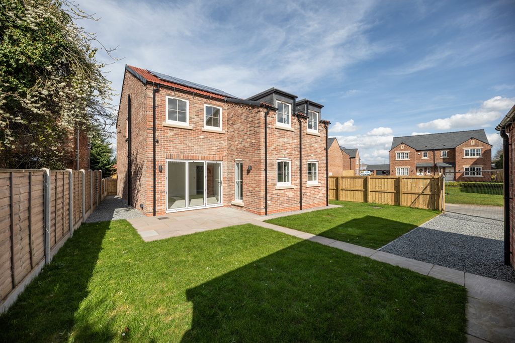 Property photo 2 of 39