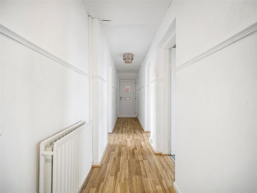 Property photo 2 of 21 Entrance Hall