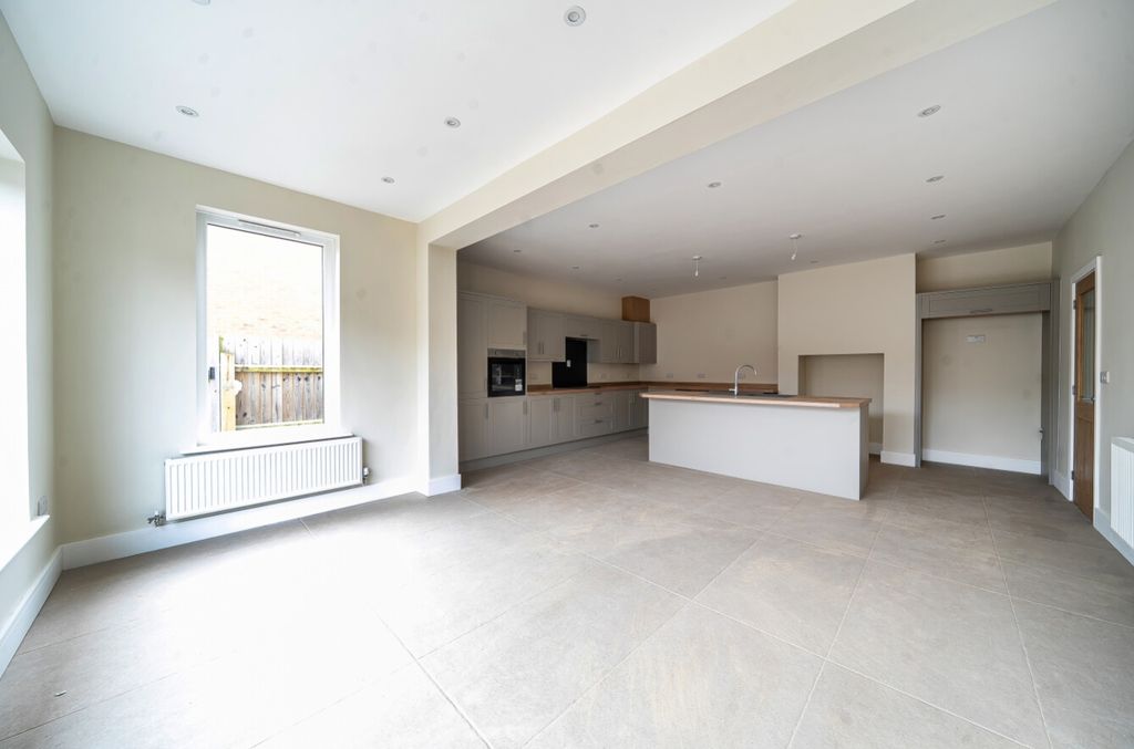 Property photo 2 of 23 1436865-14-69c6B2d72B65E