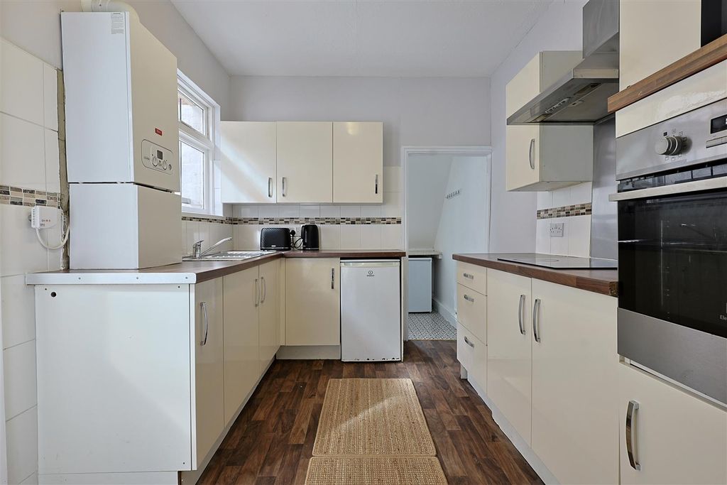 Property photo 3 of 18 8C58E5DC-4F6B-4Efd-9A65-E072Caba5902_1_201_A.Jpeg