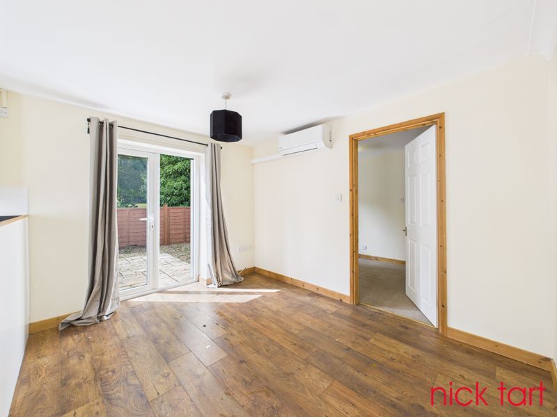 Property photo 2 of 8 Photo 4