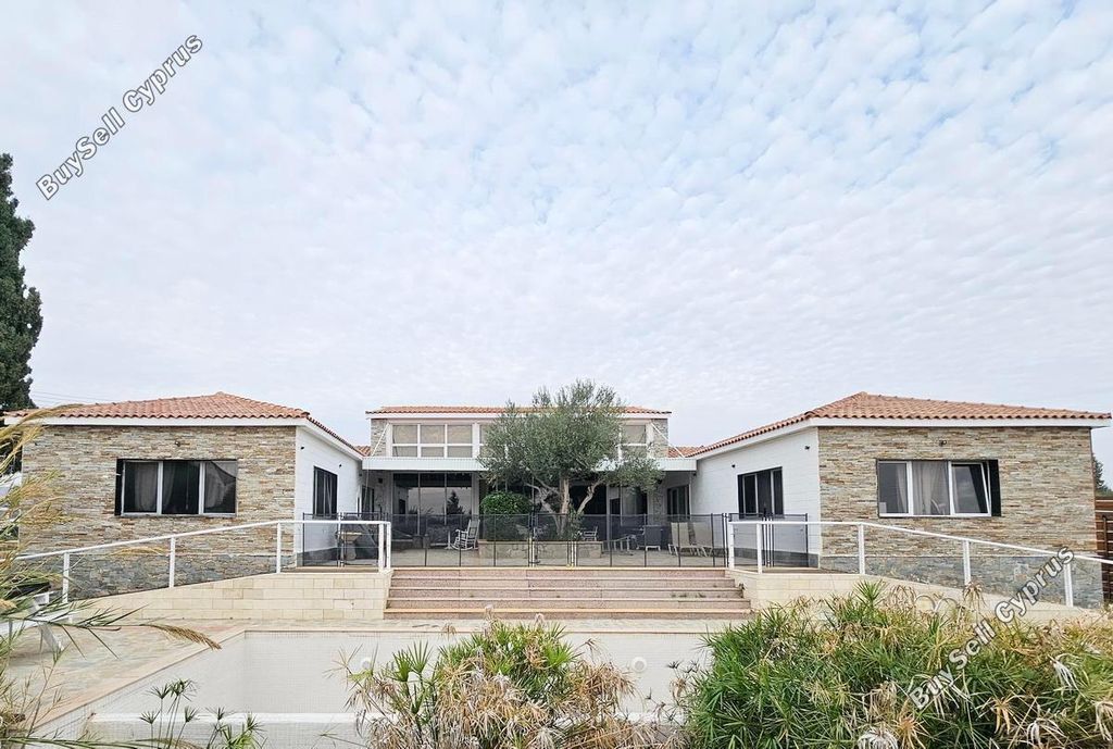 Property photo 1 of 68