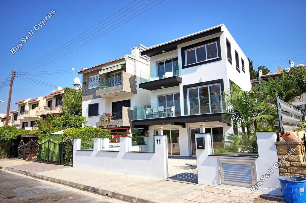 Property photo 1 of 30
