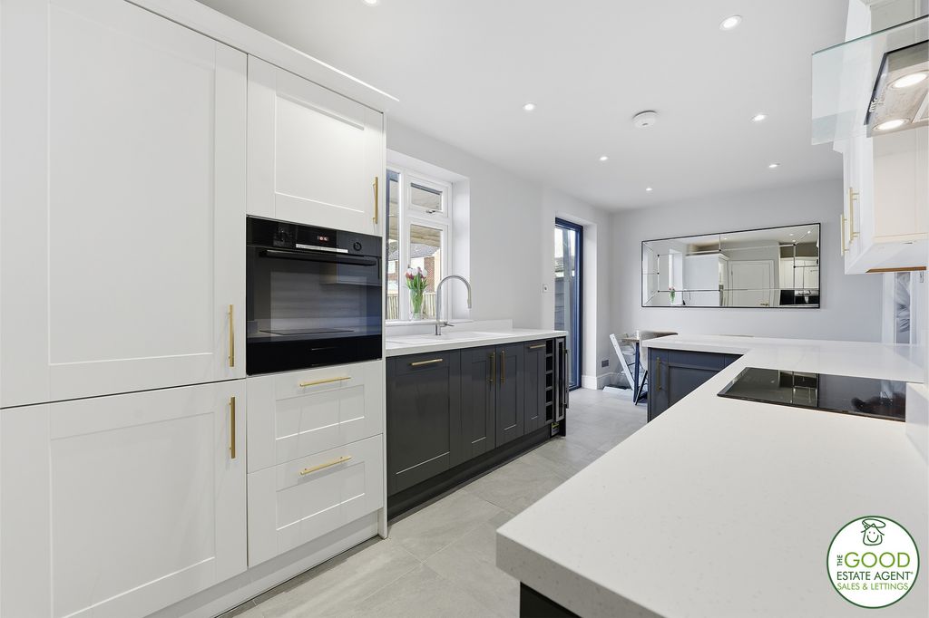 Property photo 2 of 34