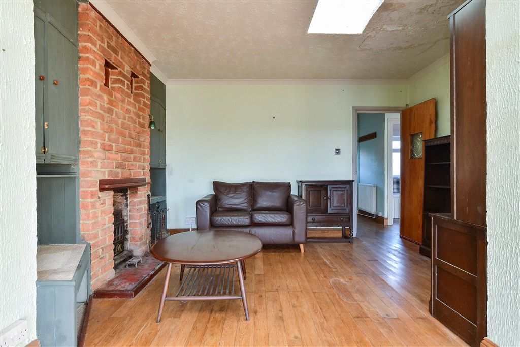 Property photo 3 of 12 Lounge