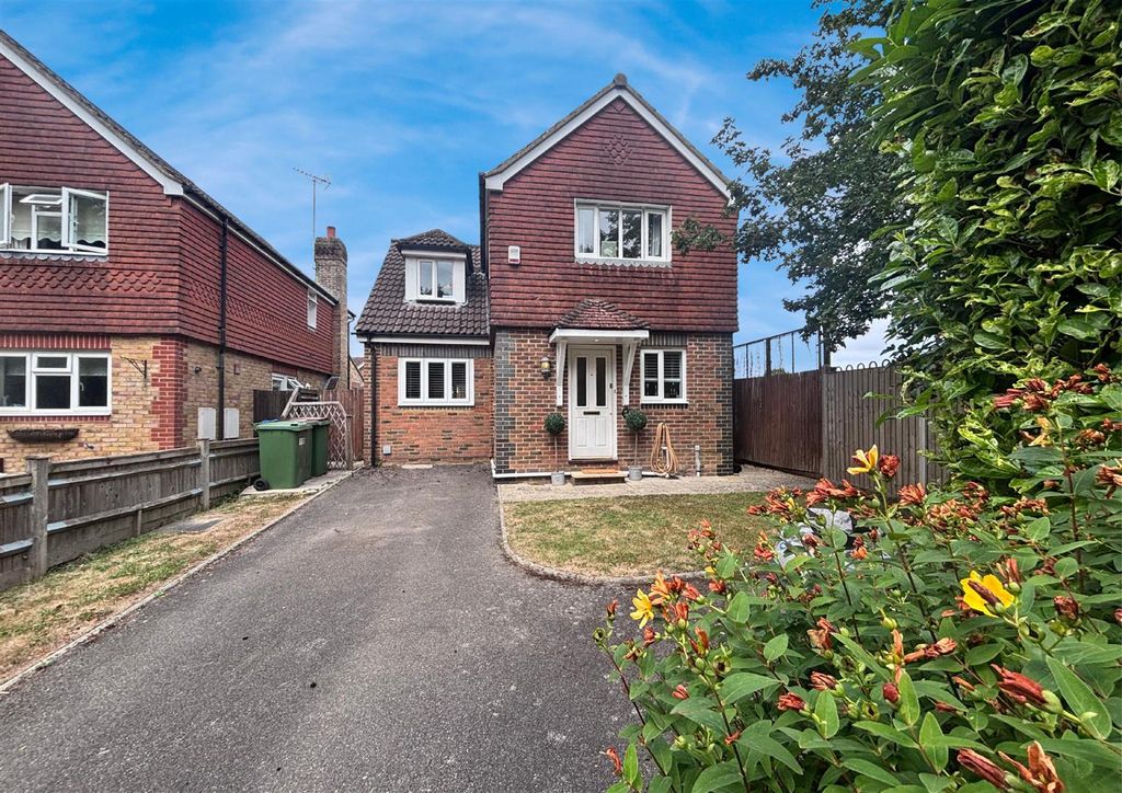 Property photo 1 of 22 15 Nightingales Front.Jpg