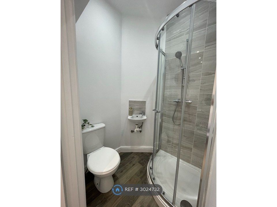 Property photo 2 of 6 Room 3 En-Suite