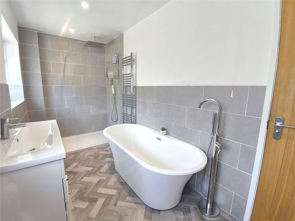 Property photo 3 of 27 Picture No. 10