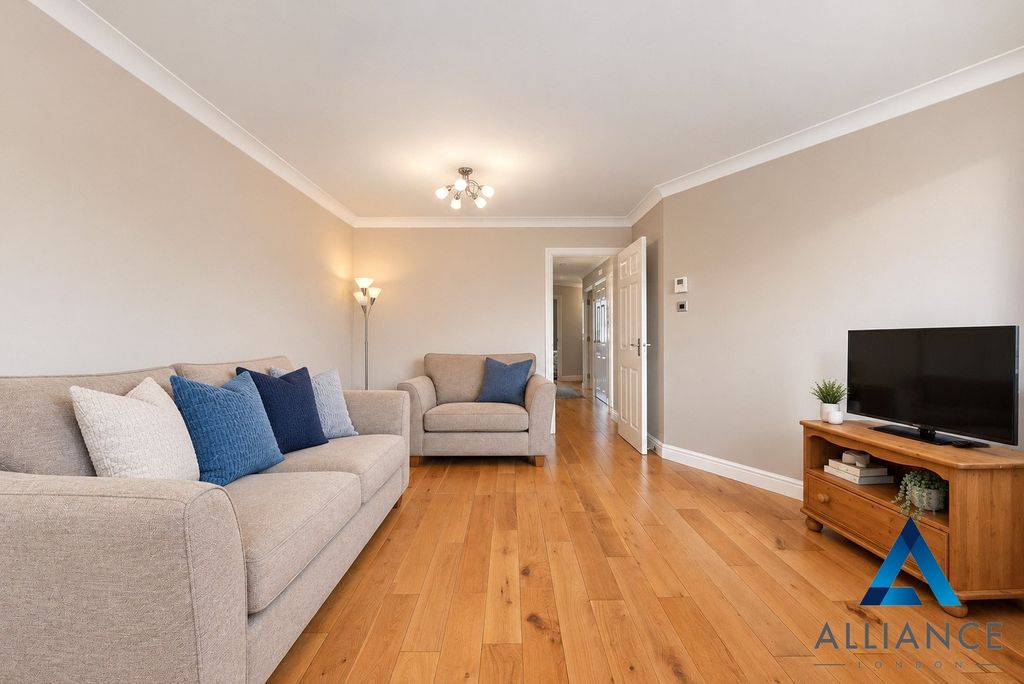 Property photo 2 of 16 Picture No. 32