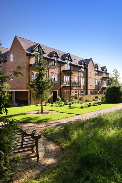 Property photo 1 of 9 Pinewood Place