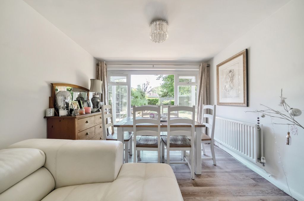 Property photo 3 of 12 1312722-10-6852Fc...