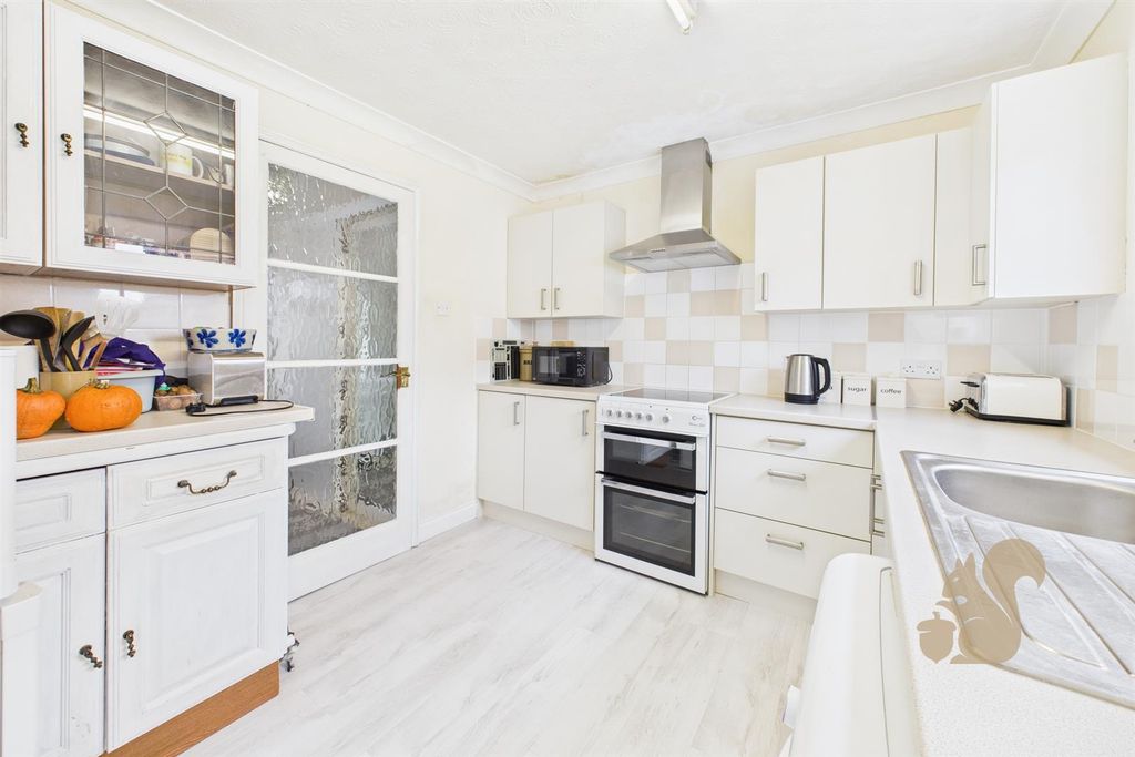 Property photo 2 of 14 Kitchen