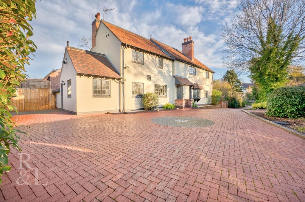 Property photo 1 of 54 10 Mill Street (4).Jpg