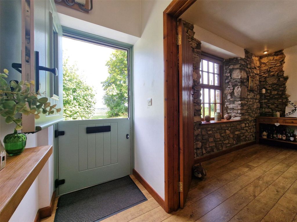 Property photo 2 of 28 Picture No. 39