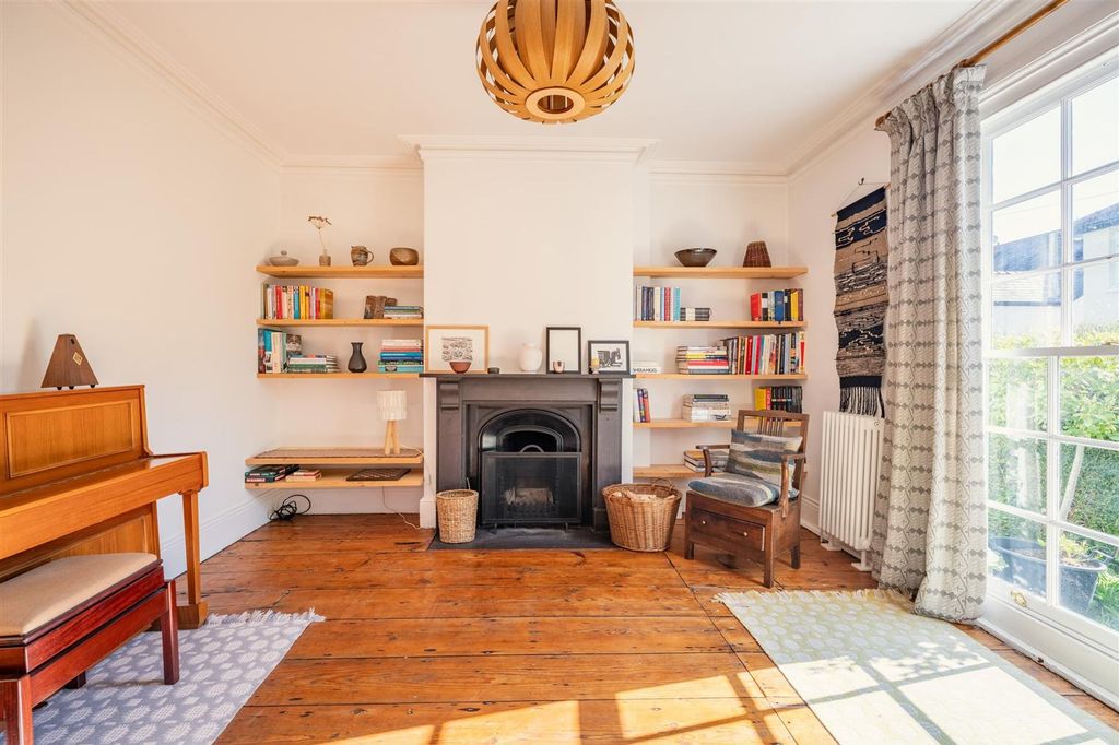 Property photo 2 of 10