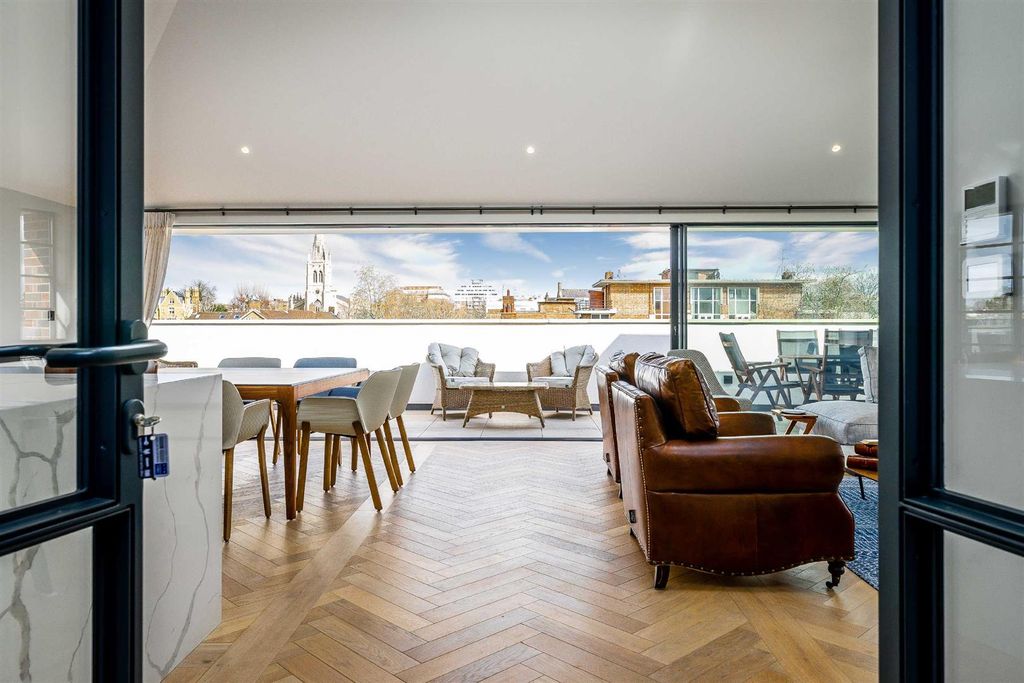 Property photo 2 of 14