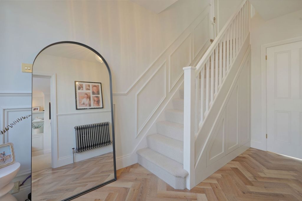 Property photo 2 of 36