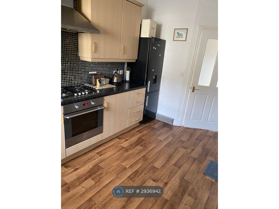 Property photo 2 of 12 Kitchen