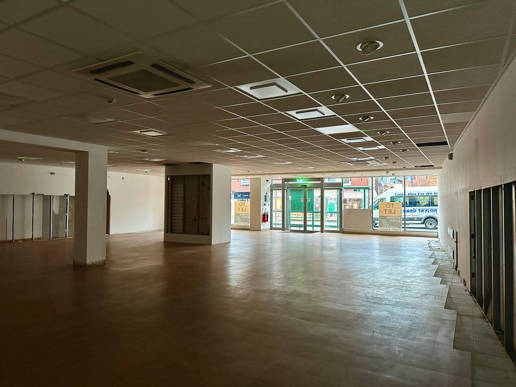 Property photo 2 of 11 Shop Internal 1