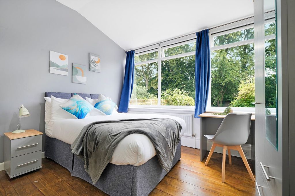 Property photo 1 of 32