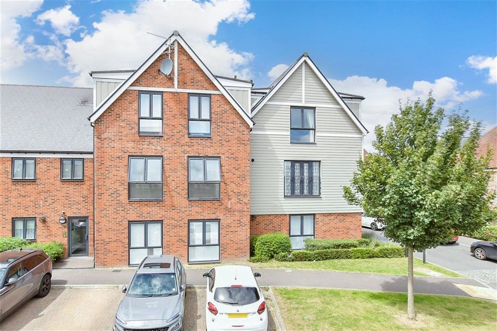 2 bed flat for saleLockyer Court, Chatham, Kent ME4