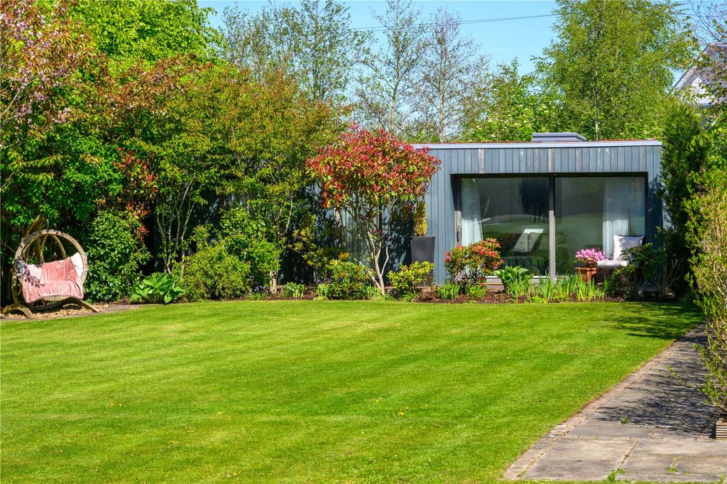 Property photo 2 of 42 Garden Room