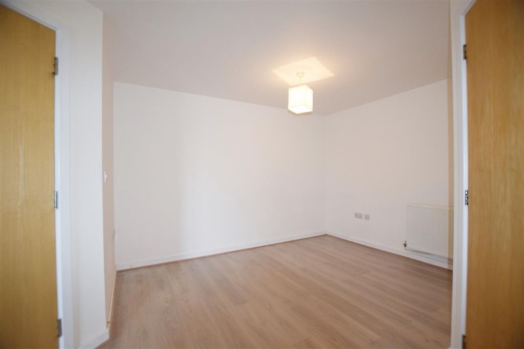 Property photo 3 of 6 104Wilmingtonsleeping2.Jpg