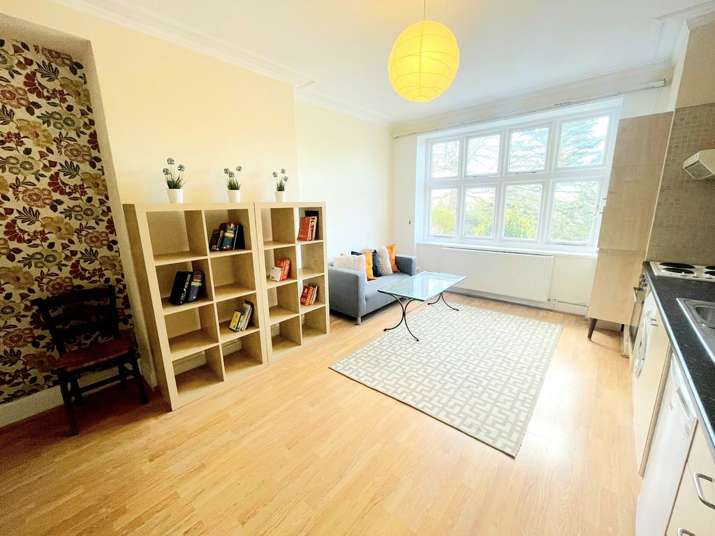 Property photo 2 of 13 Photo 4