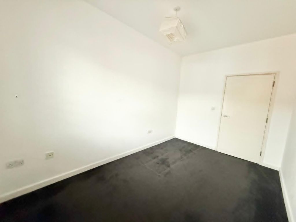 Property photo 3 of 9 Bedroom 3