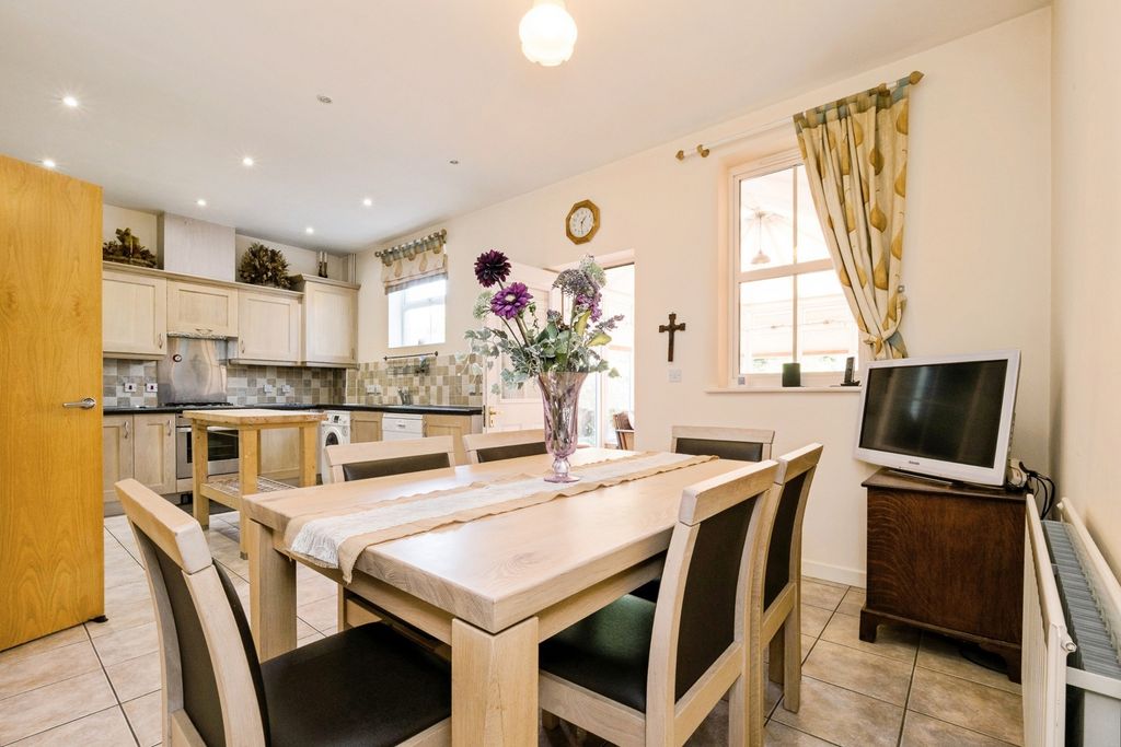 Property photo 2 of 33 Pbox-Img.Jpg