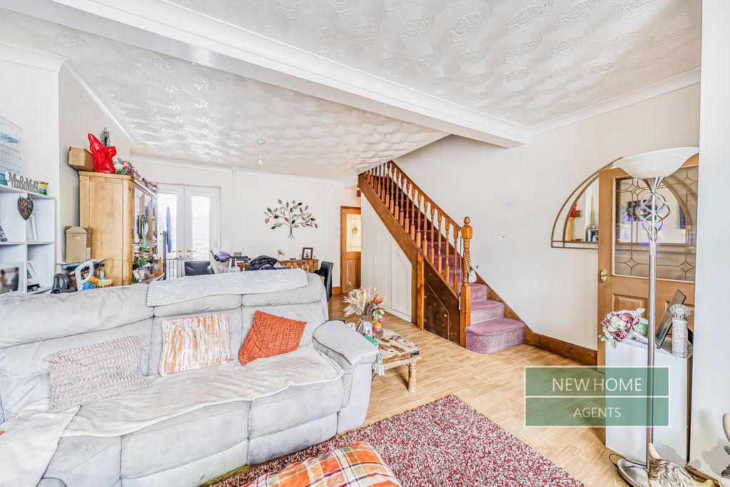 Property photo 3 of 17 Photo 6