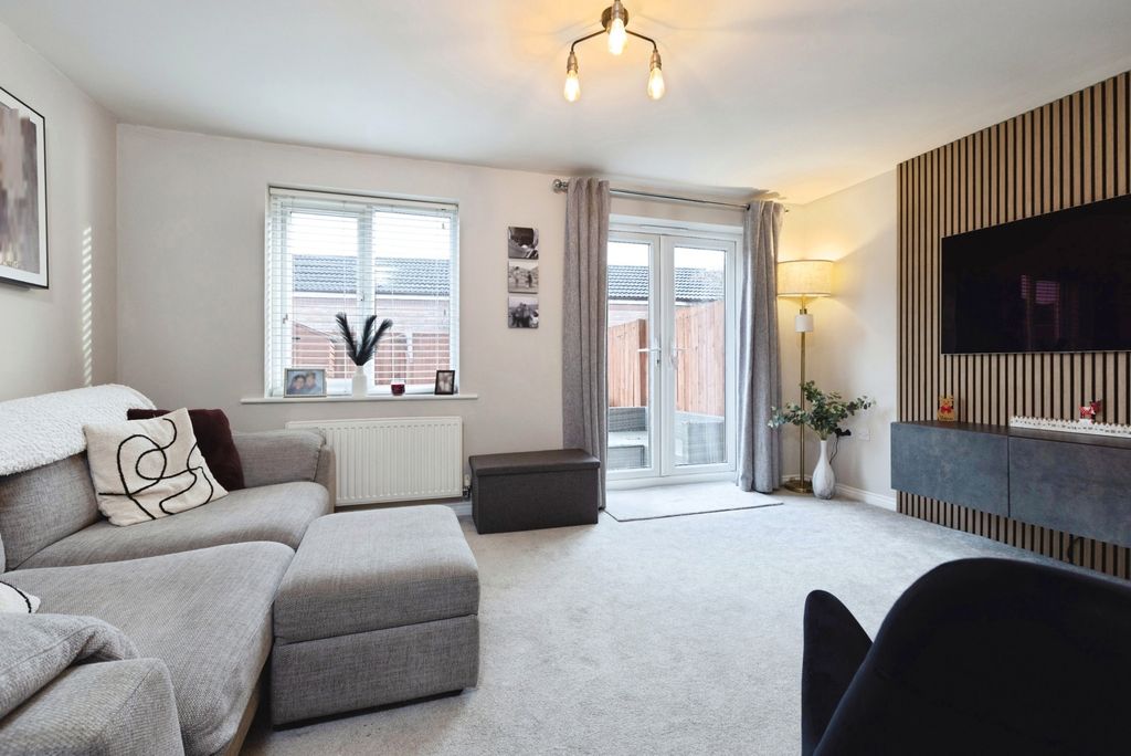 Property photo 2 of 19 Pbox-Img.Jpg