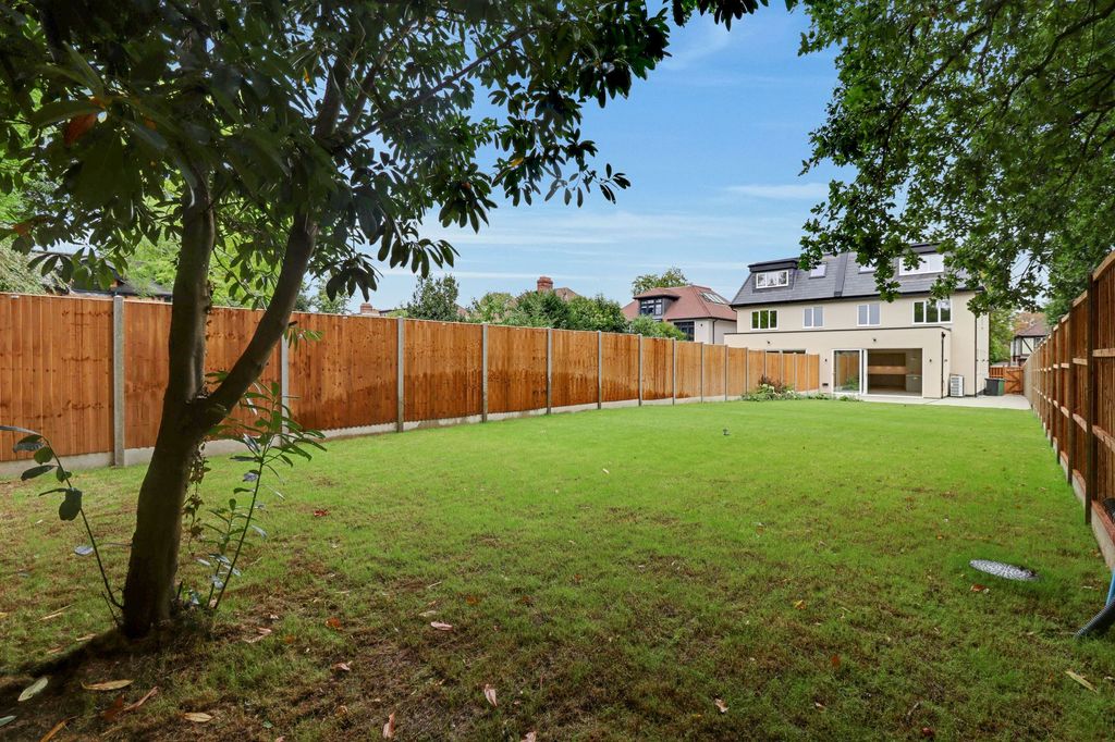 Additional image 38 of 4 bed semi-detached house for saleHurst Road, East Molesey KT8