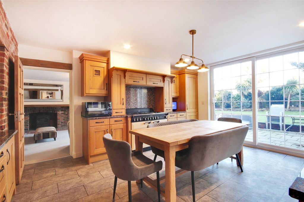 Property photo 2 of 32 Picture No. 03