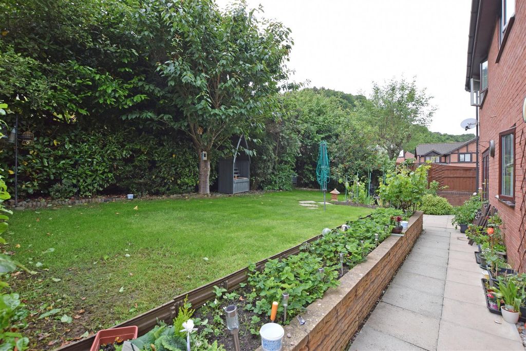 Property photo 2 of 27 Garden V2.Jpg