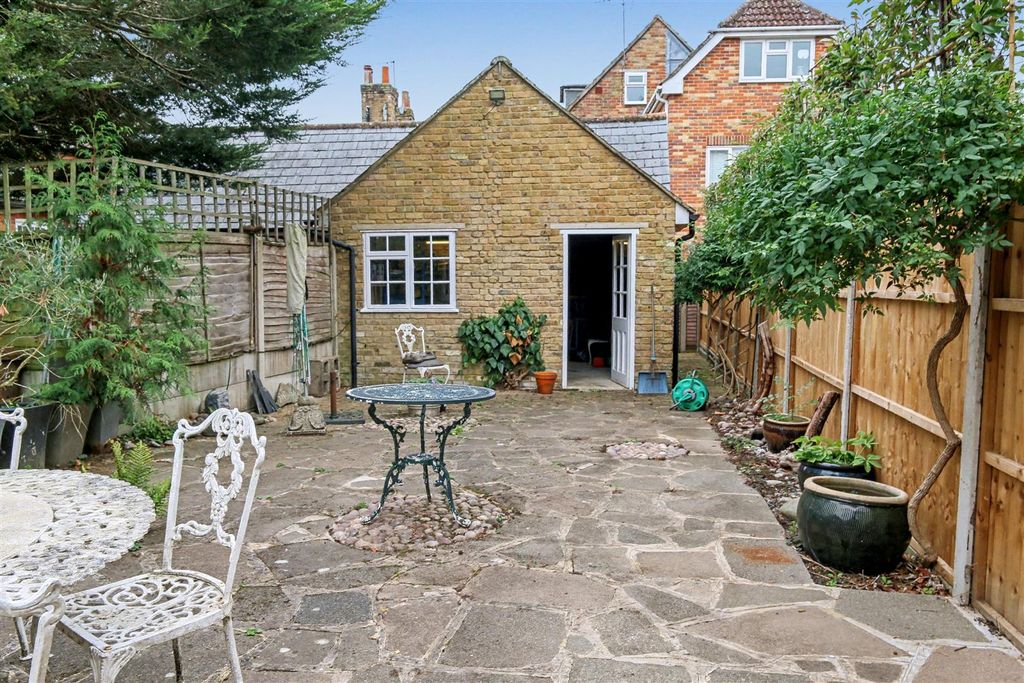 Property photo 3 of 9 Rear Garden (1).Jpg