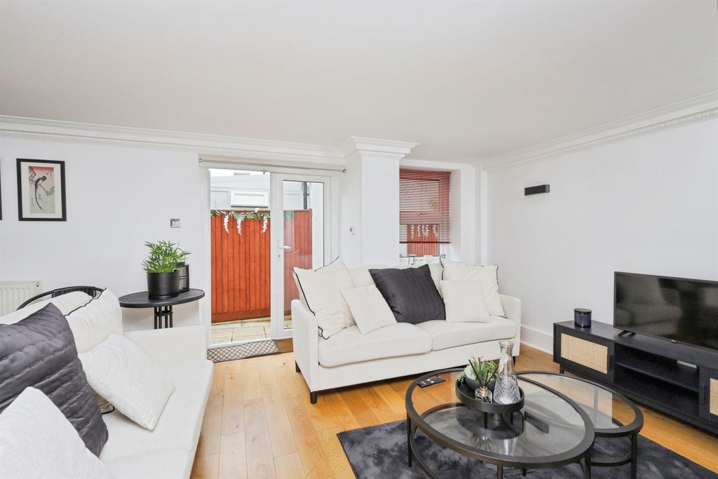 Property photo 2 of 19