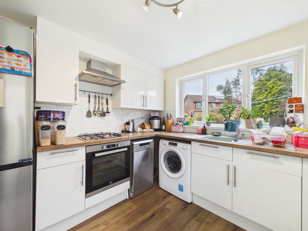 Property photo 2 of 12 Kitchen