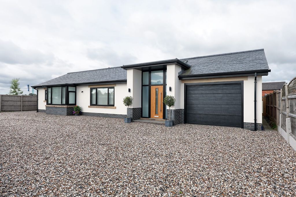 Property photo 1 of 29 4300411