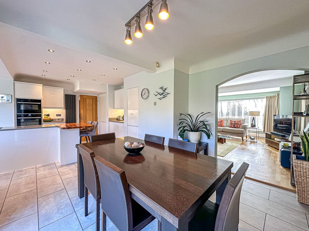 Property photo 2 of 33