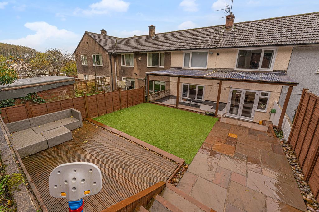 Property photo 2 of 31