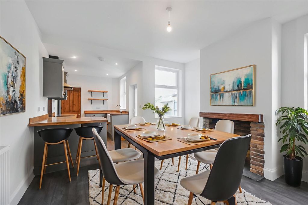 Property photo 3 of 30 Ai Dining Room.Jpeg