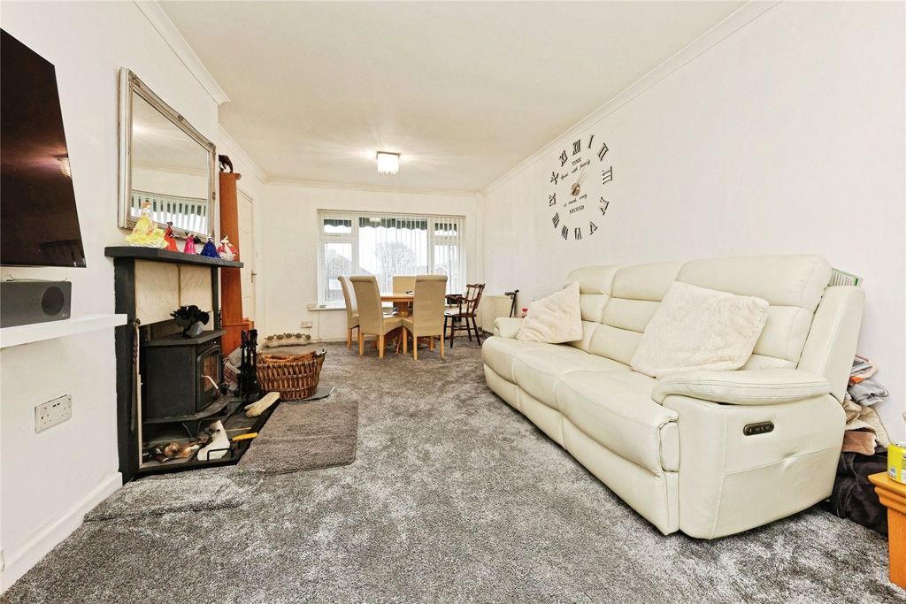 Property photo 2 of 19 Picture No. 11
