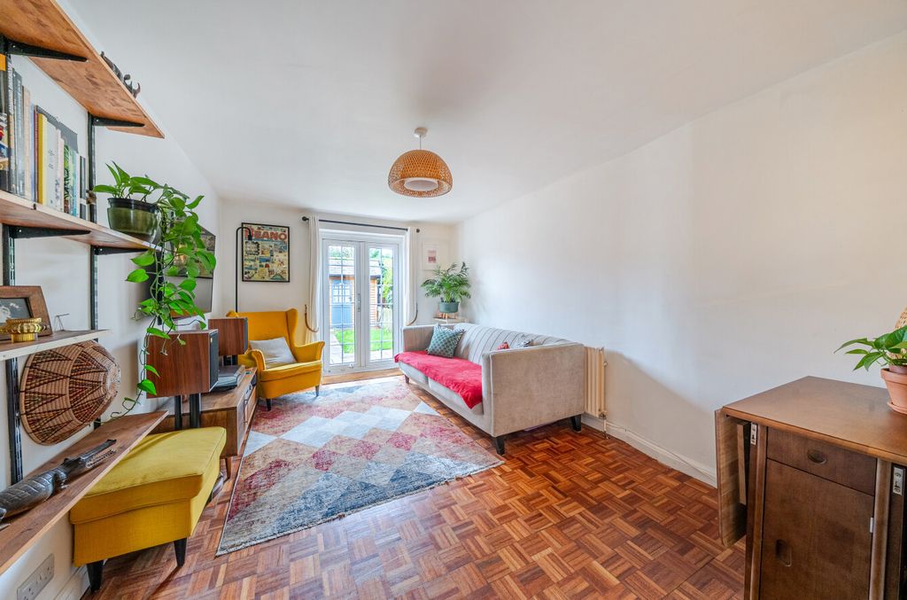 Property photo 2 of 12 1384558-18-69283d...