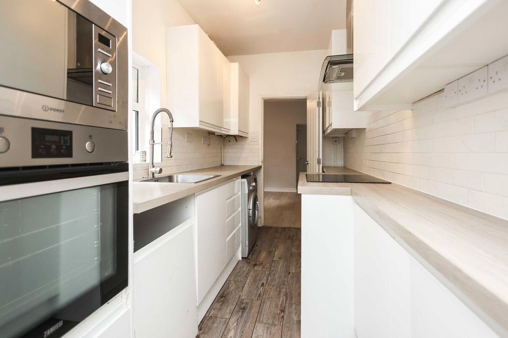 Property photo 2 of 15 Picture No. 08