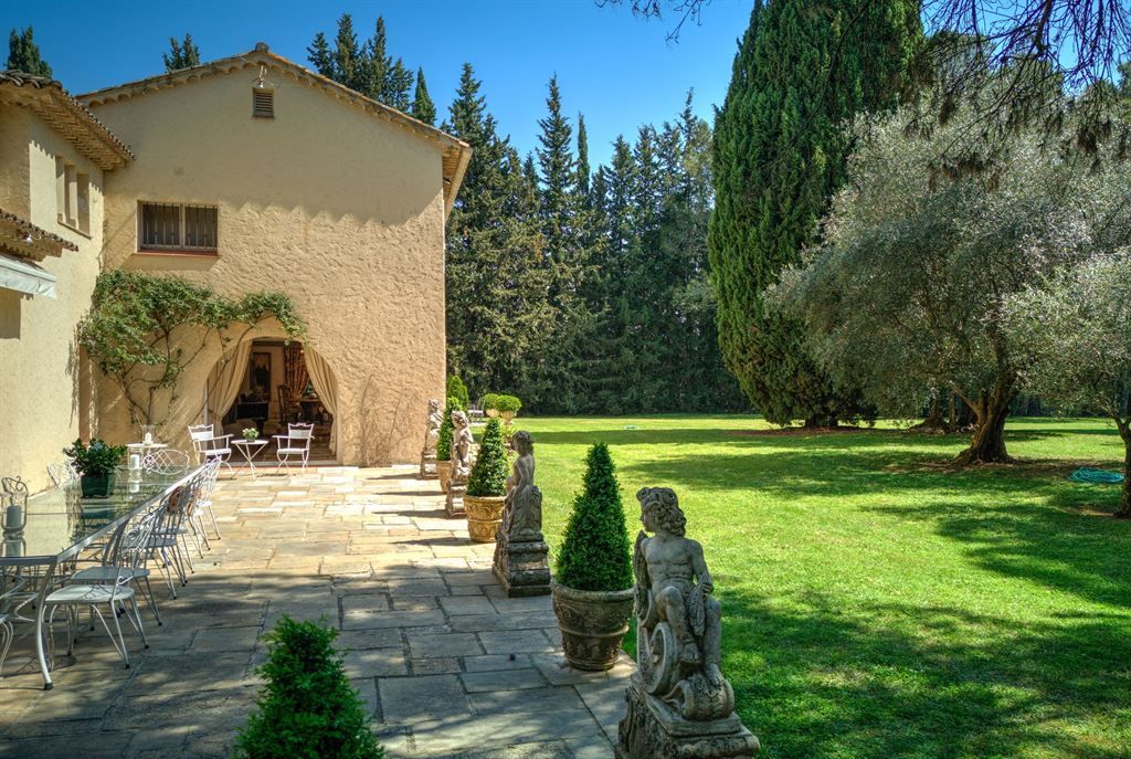 Property photo 2 of 19