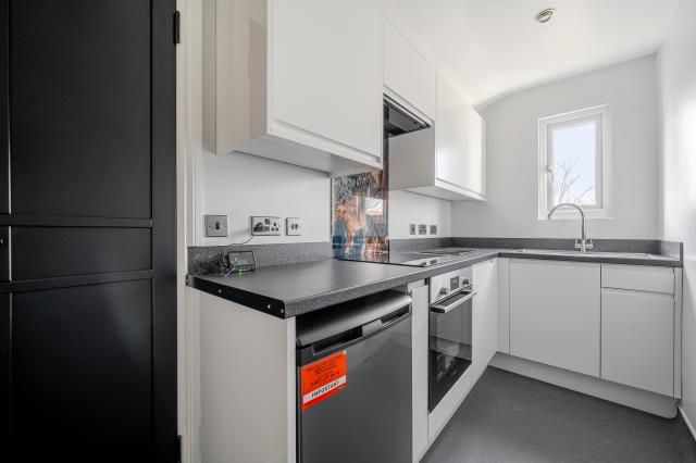 Property photo 3 of 18 Kitchen